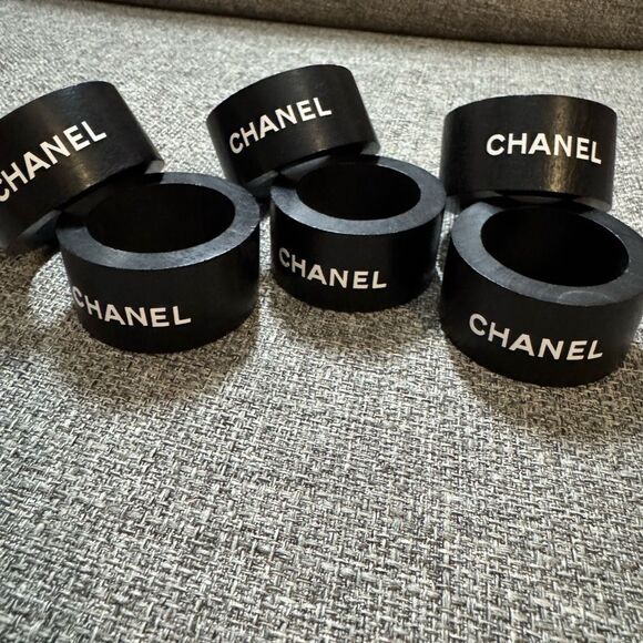 CHANEL Black and White Wood Napkin Ring Set of 6 - Picture 6 of 8